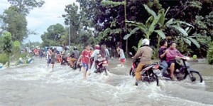 Hujan Deras, Macet Dua Kilometer