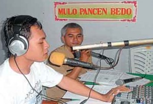 Talk Show Kesehatan Gigi Lewat Radio