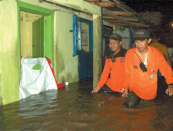 Soaking Flood 40 Resident House