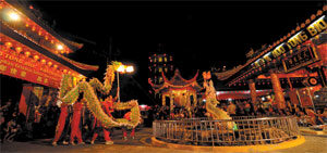 Chinese New Year, Diawali Atraksi Liong, Ditutup Kembang Api