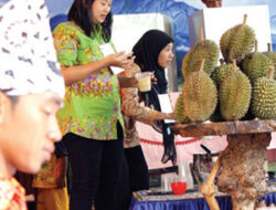 Mencoblos Berhadiah Buah Durian