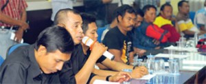 Demo Tuntut Keterbukaan Loker