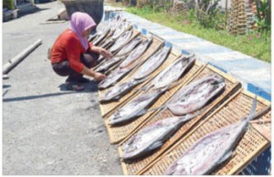 Transaksi Ikan Asin Kurang Bergairah