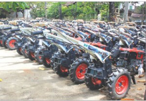 Terima Bantuan 100 Traktor dari APBN