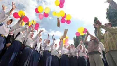 High Score, Middle school/MTs students release balloons