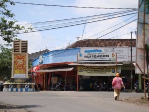 Overlapping Pitu Heating, Pesanggaran market is quiet of transactions