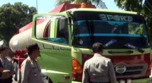Transport Illegal Fertilizer, Police Dump Truck Driver