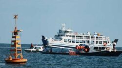 Kapal-Polisi-X-1033-milik-Satpolair-Polres-Banyuwangi-sedang-melakukan-pencarian-penumpang-KMP-Rafelia-2