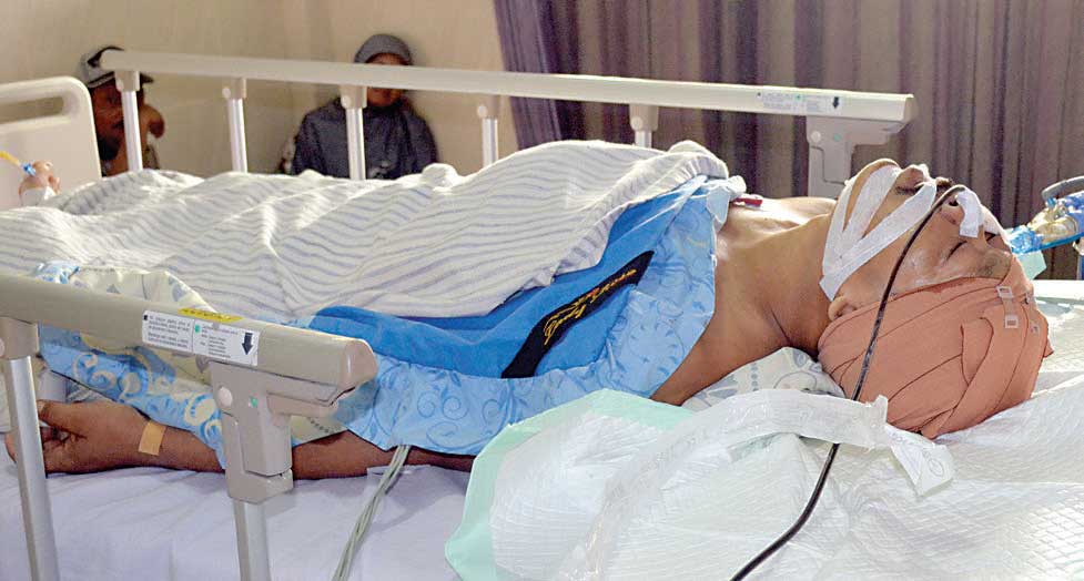 Sumardi-dirawat-di-ruang-ICU-Rumah-Sakit-Al-Huda,-Kecamatan-Gambiran,-Banyuwangi,-kemarin