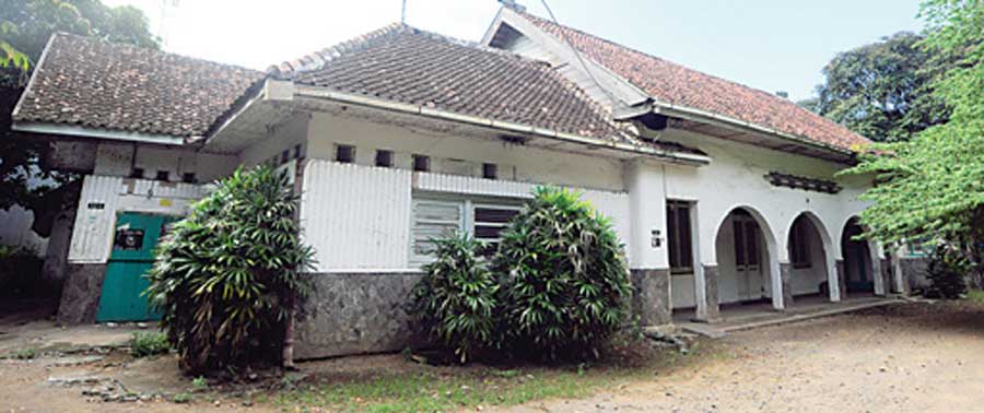 Bangunan-pengadilan-pertama-di-Banyuwangi-masih-berdiri-kokoh-di-Jalan-Jaksa-Agung-Suprapto,-tepatnya-di-barat-Stadion-Diponegoro,-Banyuwangi.