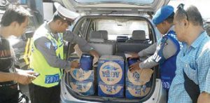 Raid title, Tanjung Wangi Police Secured 105 Liter Arak Bali