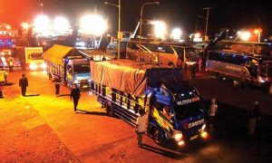 Before Eid, Trucks Starting to Queue at Ketapang Port