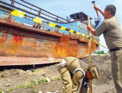 Kapal Putri Sri Tanjung I Dipasang Garis Pembatas