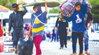 H-9 Lebaran, Ratusan Pemudik Asal Sapeken Padati Pelabuhan Tanjung Wangi