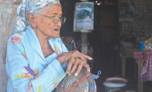 Rajemah, 85, Nenek Sebatang Kara asal Desa Parijatah Kulon