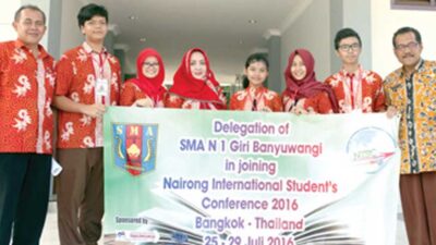 Five High School Students 1 Giri Fly to Thailand