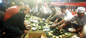 Welcome to Puter Kaun, Residents Must Serve Ketupat