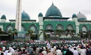 Muhammadiyah Residents Pray Eid Al-Fitr Wednesday