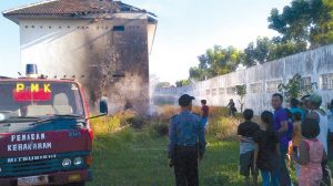 Swallow's Nest Building in Gambiran Burns