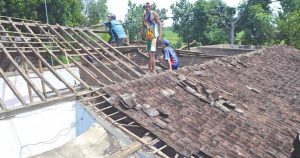 Braak… 2 The house in Rogojampi was destroyed by a tornado
