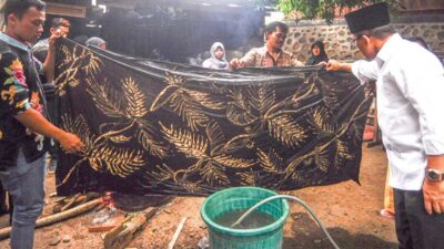 Perajin Batik Back to Nature
