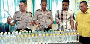 Razia 7 Warung, Polisi Sita 92 Botol Arak Siap Edar