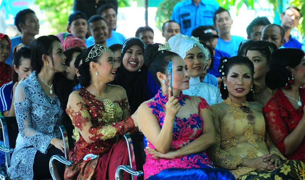 Up in arms, Banyuwangi Prison Warden Invites Female Prisoners to Alcohol Party