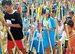A thousand stilts appear in Blambangan Park