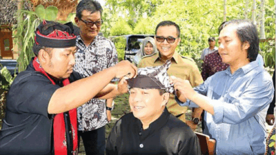 Ade Komarudin Becomes an Honorary Citizen of the Oseng Tribe