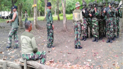 TNI AL Latihan Perang di Pantai Grajagan