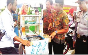 Joint Officers Inspect Snack Vendors at Schools