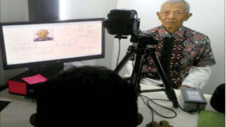 Dawami,-85,-CJH-asal-Desa-Wringin-Putih,-Kecamatan-Muncar-diambil-fotonya-di-kantor-ULP-Banyuwangi-kemarin
