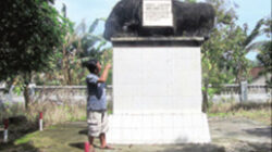 Monumen-untuk-penanda–musibah-tsunami–di-tahun-1994-di—Pantai-Pancer,-Desa–Sumberagung-kurang-terawat-dan-tampak-kotor,-kemarin.