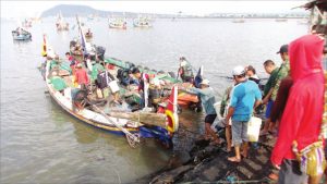 Nelayan Muncar Ramai-ramai Melaut