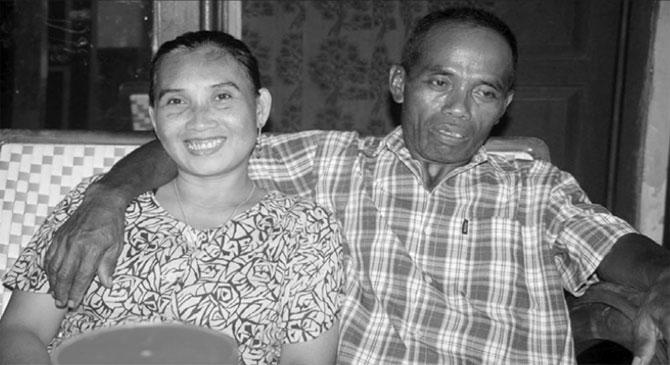 Siti-Asiyah-bersama-suaminya,-Sugiyono.