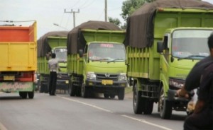Terobos Jalan Nasional, Dump Truck Kena Tilang