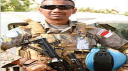 Pepri-memegang-senjata-SS2V5-otomatis-di-sektor-North-El-Fasher,-Sudan.