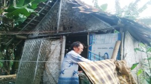 Sudah 20 Tahun Kakek Tinggal di Gubuk Reyot
