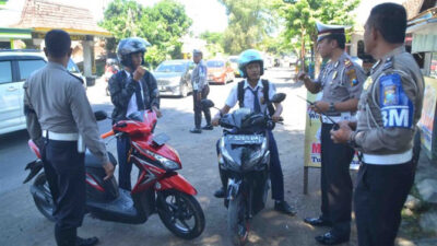 Naik Motor, Pelajar SMP Dicegat Polisi