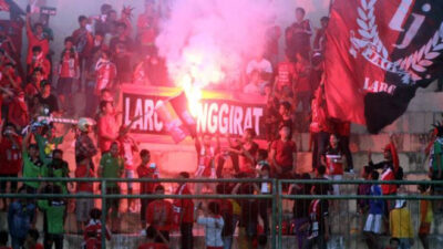 Supporters Must Support Two Persewangi