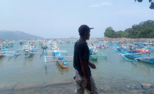 Grajagan Fishermen Still Throwing Anchor