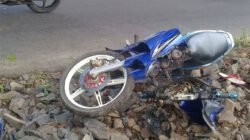 Sepeda-Motor-Korban-Kecelakaan-Tungga-di-Dusun-Sukomukti-Desa-kebaman-Kecamatan-Srono-sesaat-setelah-kecelakaan-terjadi.