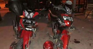 Two Motorbikes “Snout” at Bend Yos Cafe