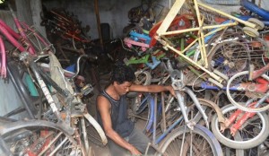 Pedagang Sepeda Ontel Bekas Lesu