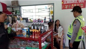 Degree Raid Miras, Pesanggaran Police Seize Dozens of Bottles of Wine and Arak