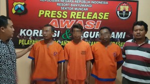 Muncar Police Arrest Three Perpetrators of Gambling Remi