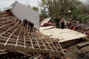 Angin Puting Beliung Rusak Tujuh Rumah Warga di Wongsorejo