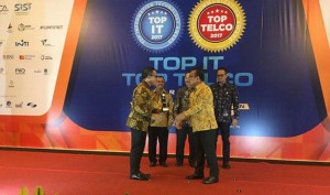 Bupati Anas Raih Penghargaan TOP IT dan Telco 2017