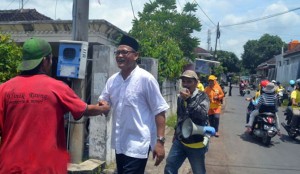 Kampanye Hari Terakhir, Calon Kades Genteng Kulon Ini Jalan Kaki Keliling Dusun