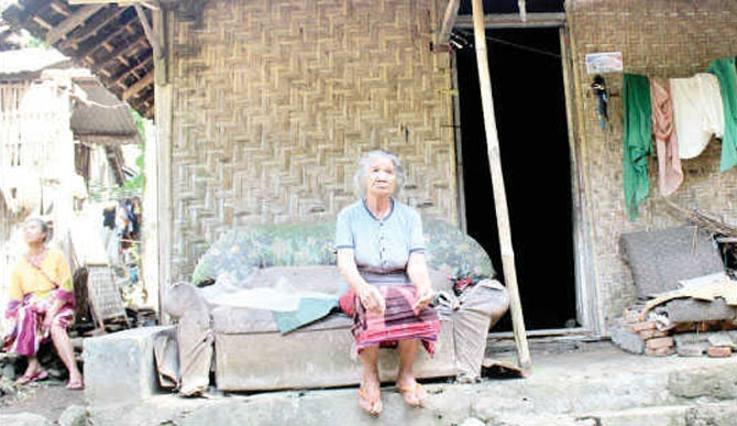 Kondisi-Janda-98-Tahun-Asal-Desa-Sragi,-Kecamatan-Songgon-Butuh-Bantuan